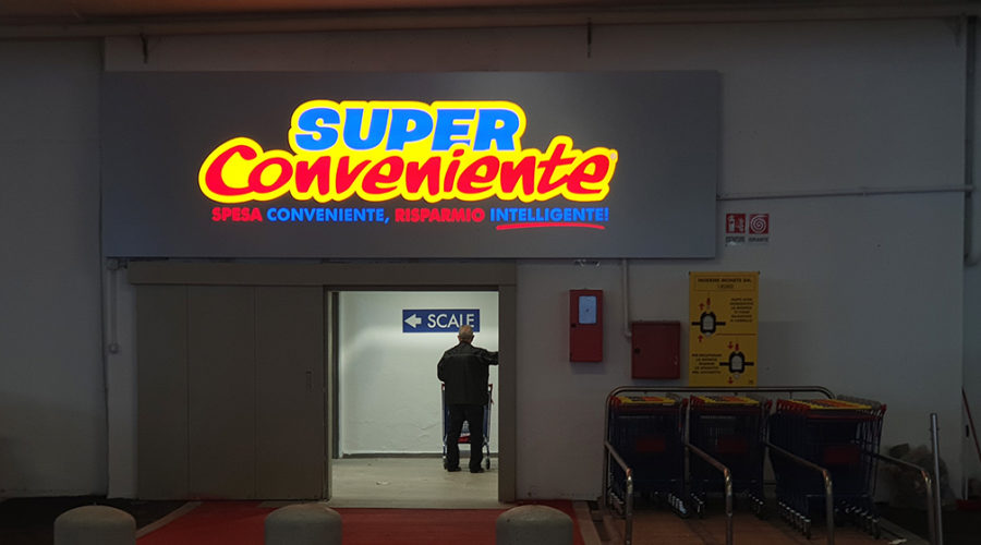 super conveniente insegna lettere scatolate