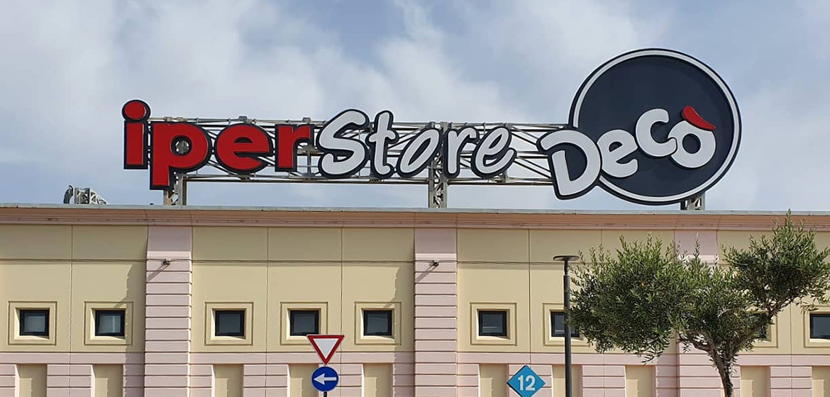 Grandi impianti insegna iperstore Decò